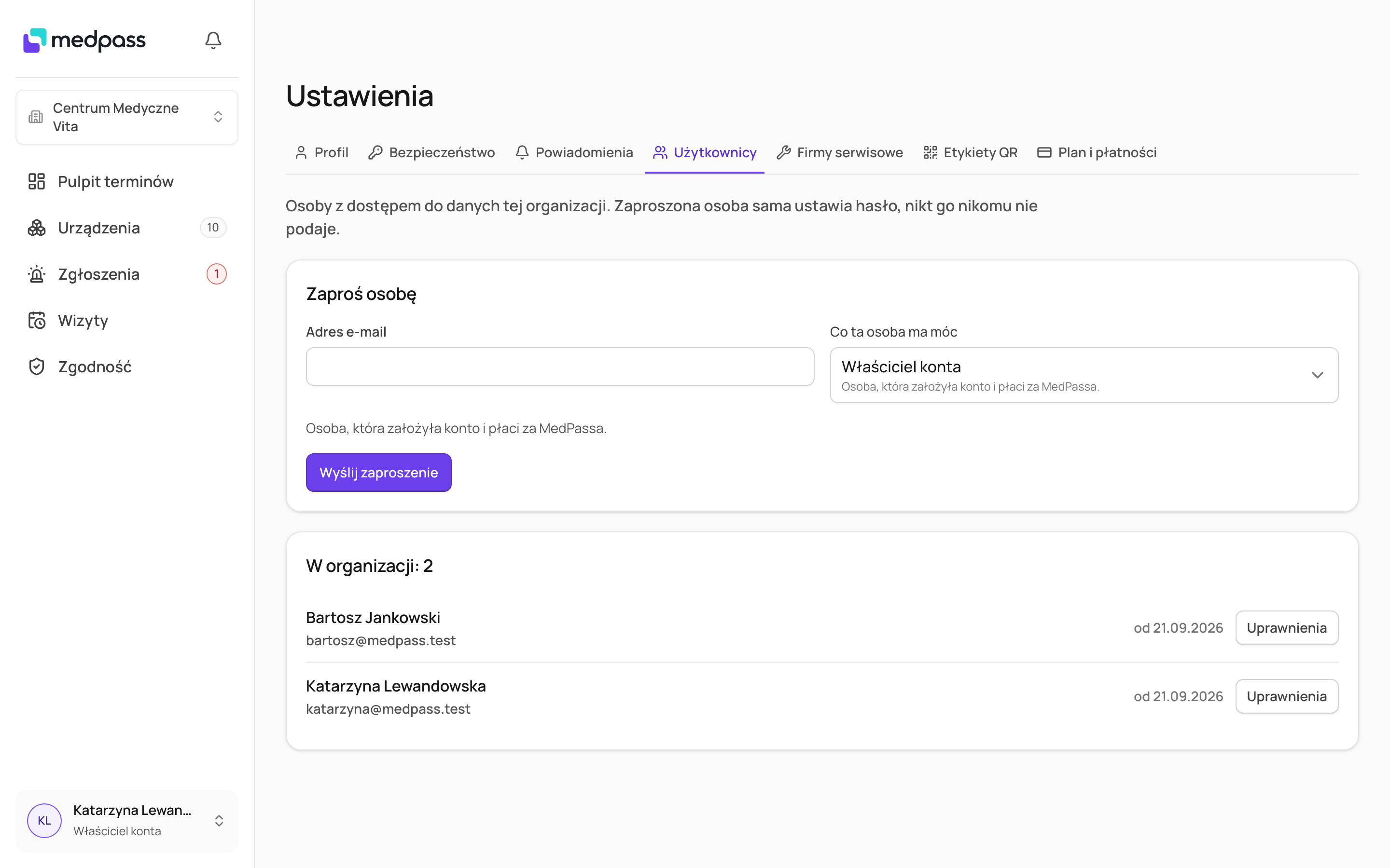 Formularz zaproszenia z polem e-mail i listą „Co ta osoba ma móc”