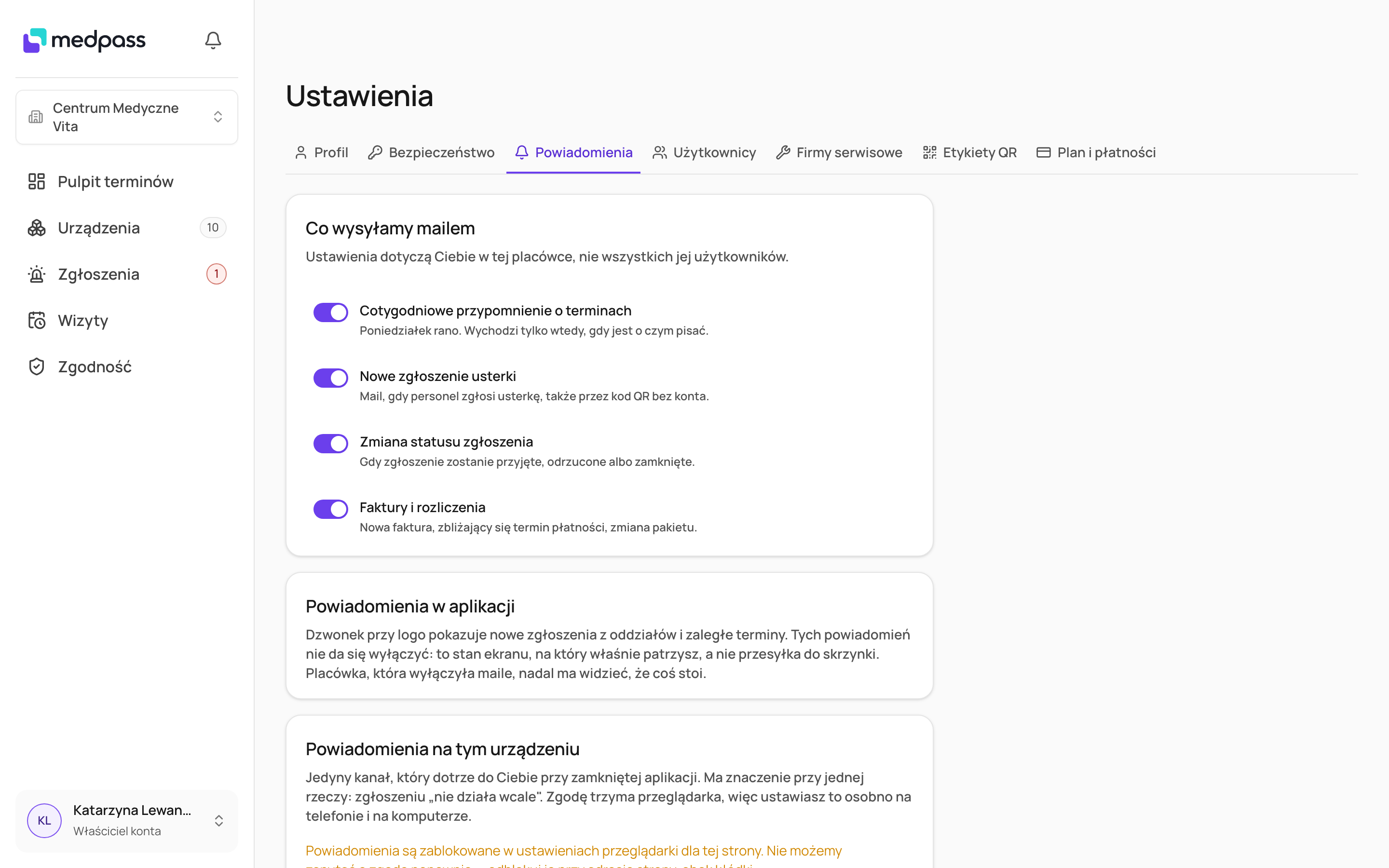 Karta „Co wysyłamy mailem” z czterema przełącznikami